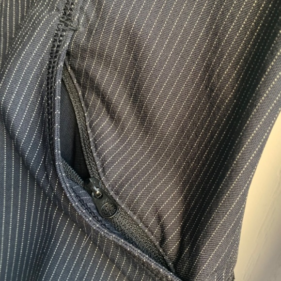 Vintage Lululemon Rain Jacket with Removable Hood (Size 4) - Picture 7 of 9